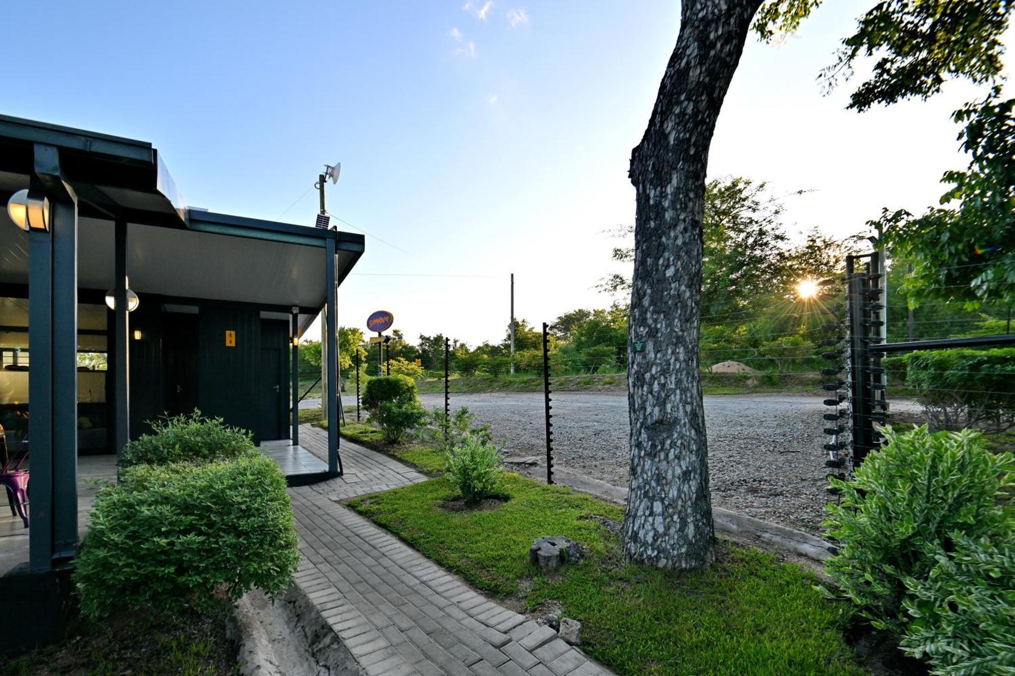 Sleepover Kruger Gate Skukuza Exterior photo
